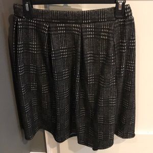 Black plaid skirt with pockets